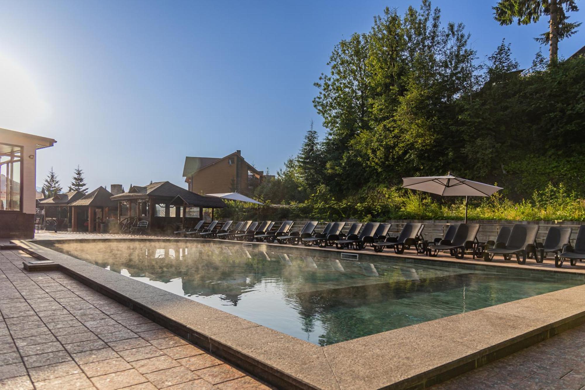 Villa Leku Spa Resort Boekovel Buitenkant foto