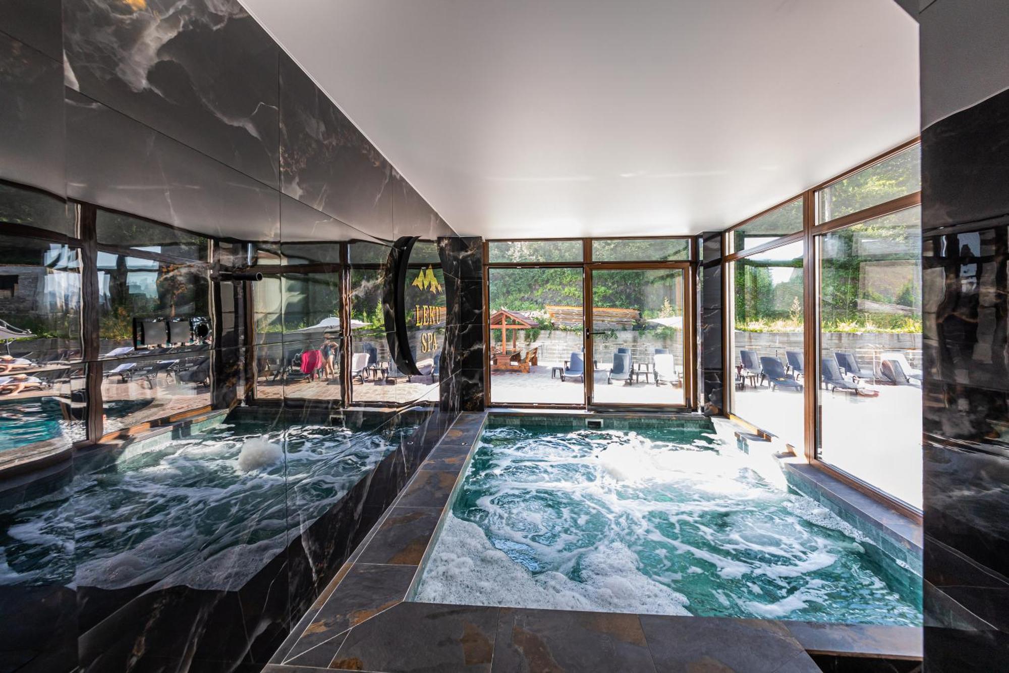 Villa Leku Spa Resort Boekovel Buitenkant foto