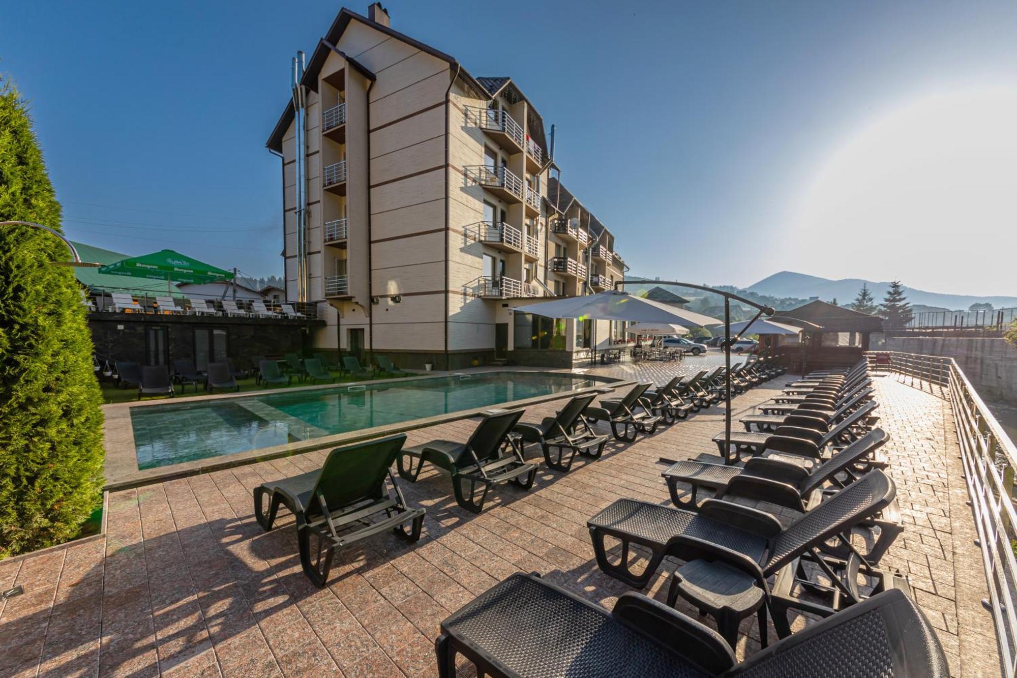 Villa Leku Spa Resort Boekovel Buitenkant foto