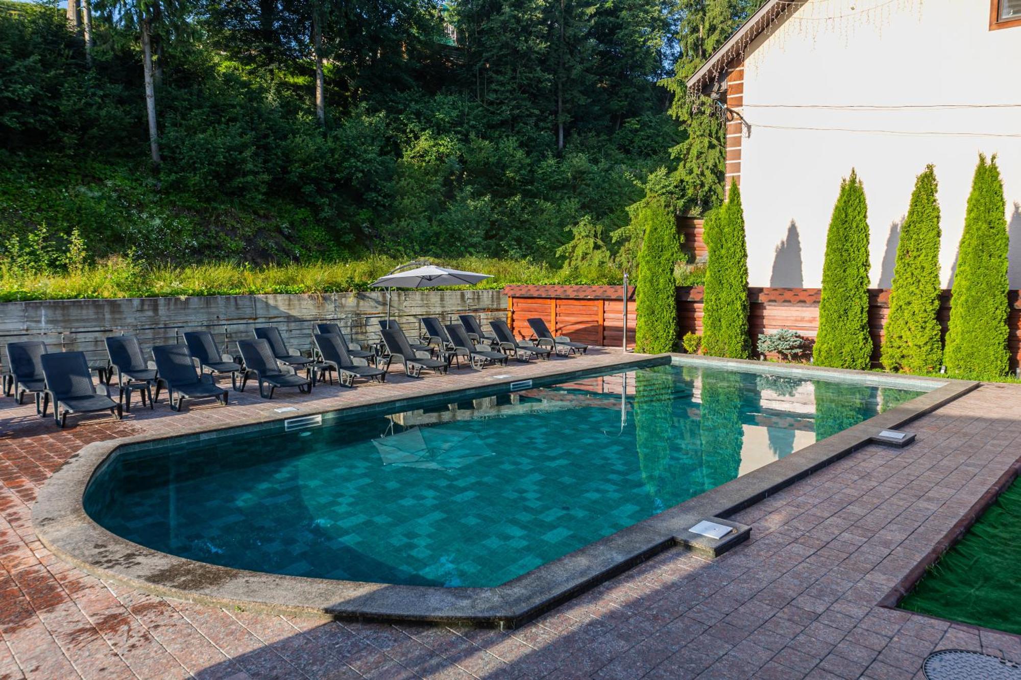 Villa Leku Spa Resort Boekovel Buitenkant foto