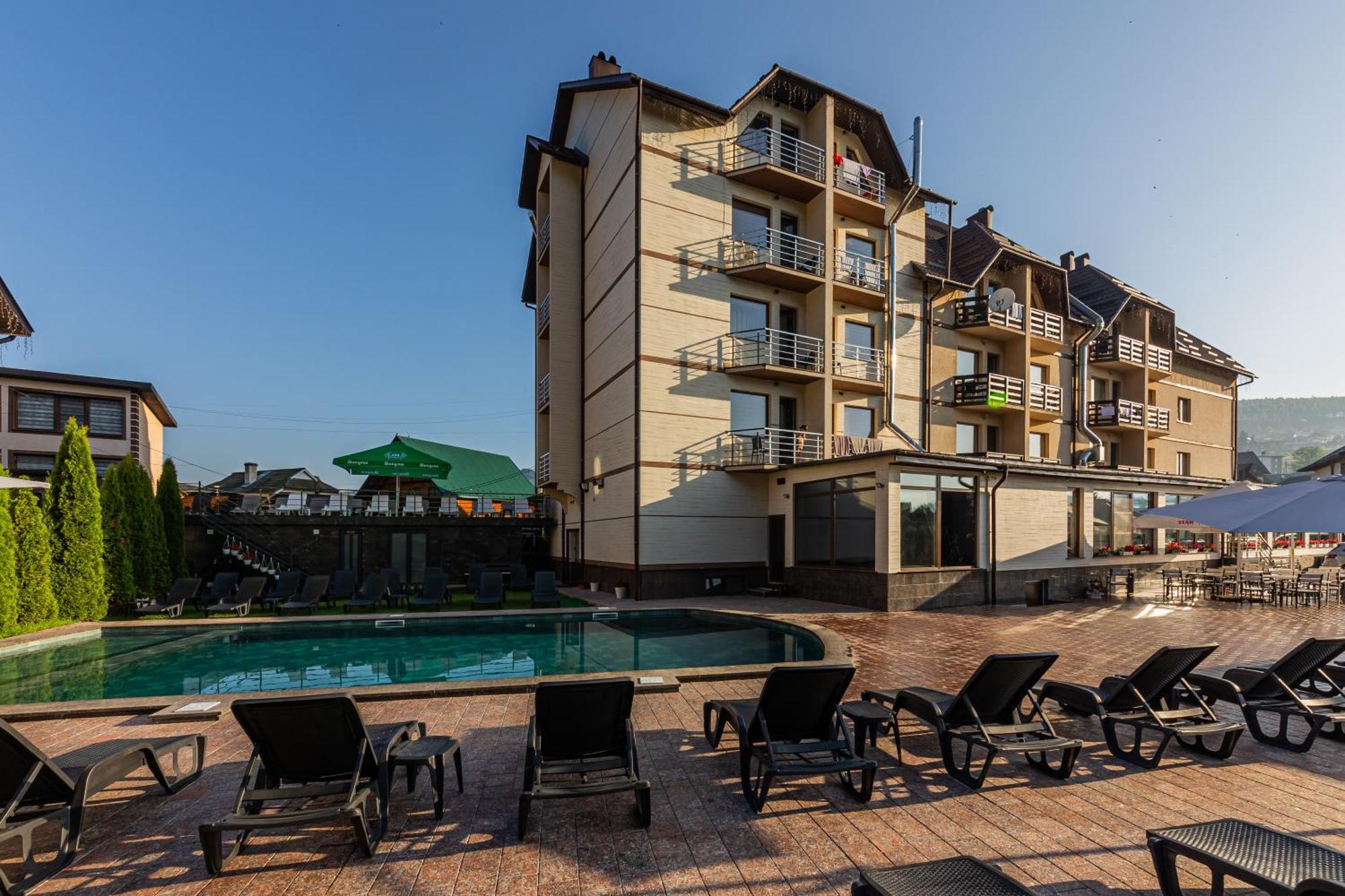 Villa Leku Spa Resort Boekovel Buitenkant foto
