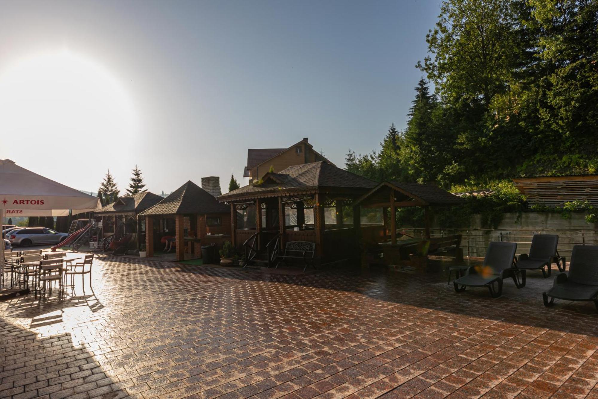 Villa Leku Spa Resort Boekovel Buitenkant foto