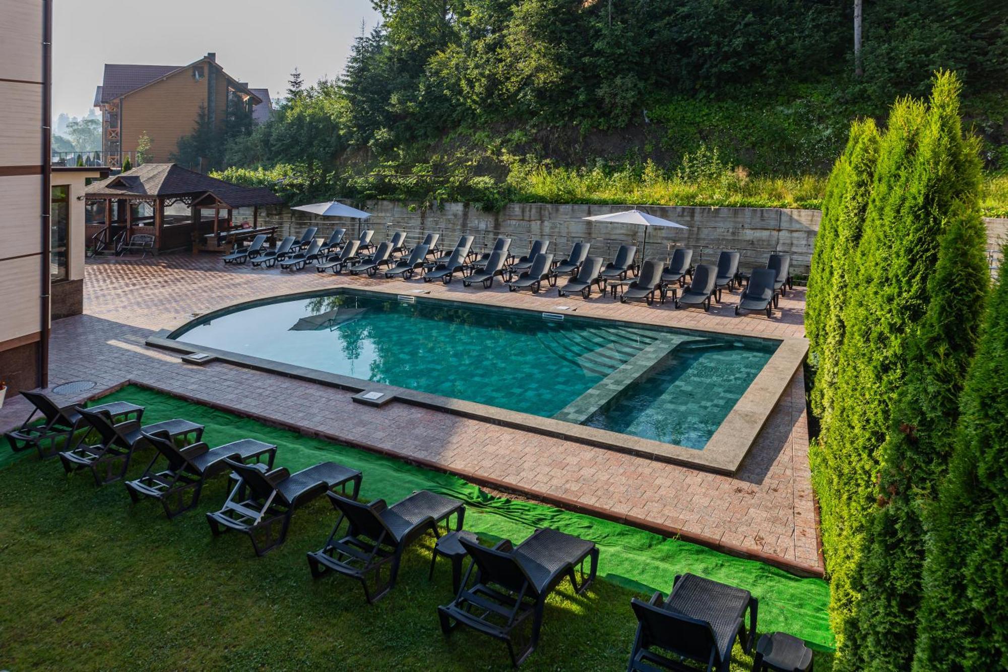 Villa Leku Spa Resort Boekovel Buitenkant foto