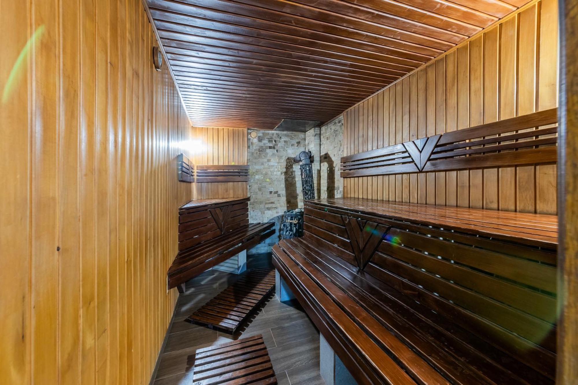 Villa Leku Spa Resort Boekovel Buitenkant foto