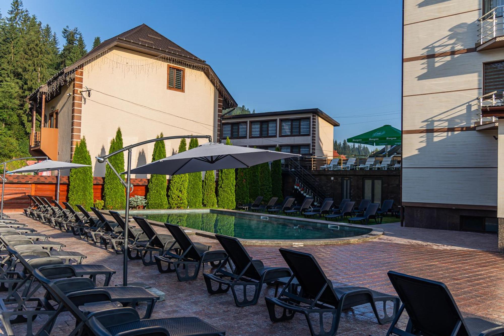 Villa Leku Spa Resort Boekovel Buitenkant foto