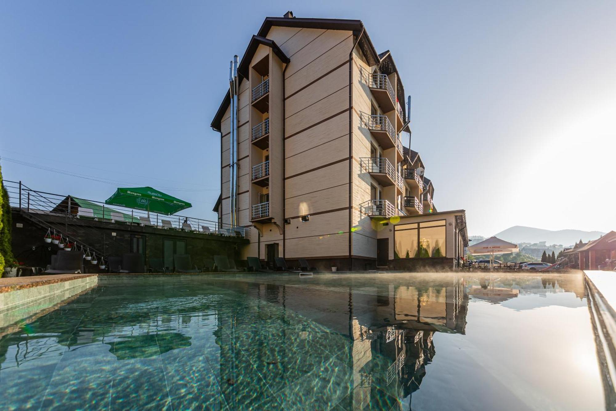 Villa Leku Spa Resort Boekovel Buitenkant foto